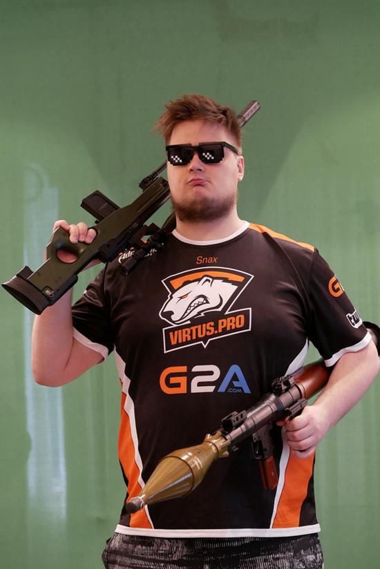 诈骗者使用 apEX 名称和 Team Vitality 品牌进行 YouTube 诈骗